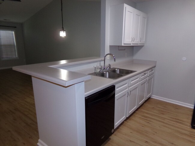 Building Photo - Modern Duplex in Havelock