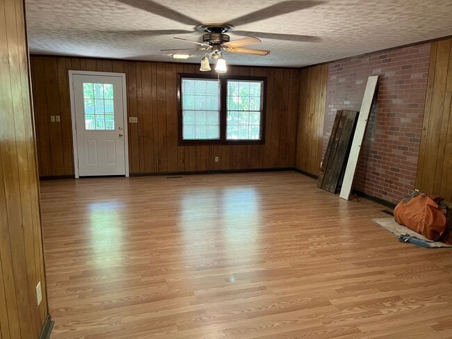 Building Photo - 148 Hwy 30 E