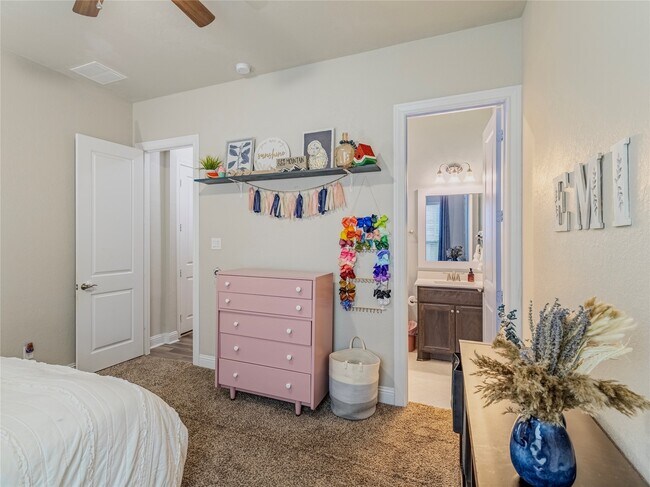 Building Photo - 10923 Texas Rose Dr