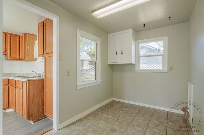 Building Photo - 1451 Pinyon Ave