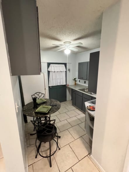 Building Photo - 7418 Meadow Cliff St