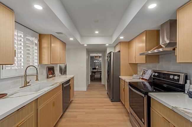 Building Photo - Charming 3-Bedroom Mid-Century Gem in the ...