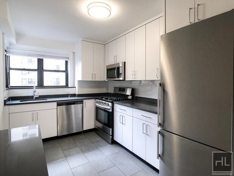 Building Photo - E 89 St