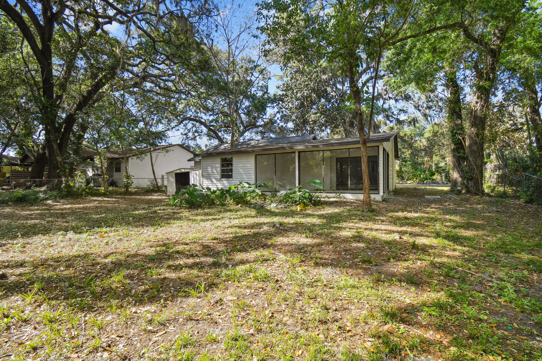 Building Photo - 5710 Kenwood Ave