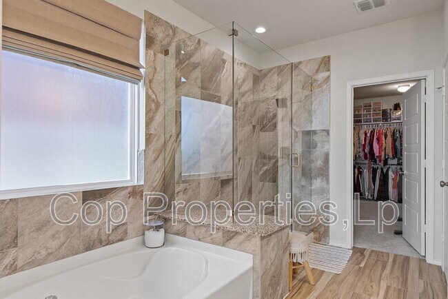 Building Photo - 2259 Gran Cielo Trl