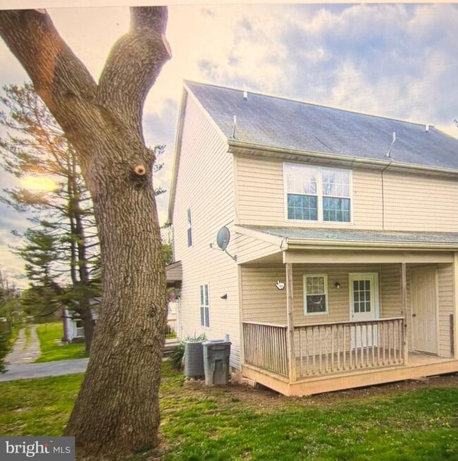 Building Photo - 916 Harwood Rd