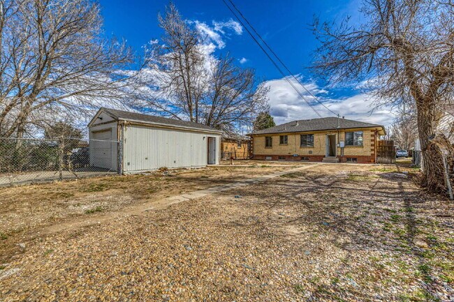 Building Photo - Lovely 5 Bed  / 2 bath in Boston Heights