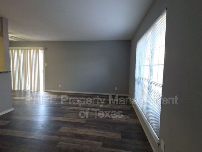 Building Photo - 5808 Wellington Dr