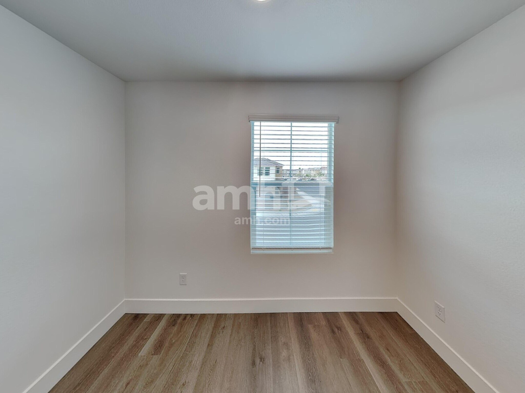 Building Photo - 5879 Vaes Dothrak St