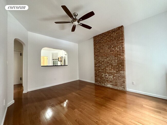 Building Photo - 326 E 93rd St