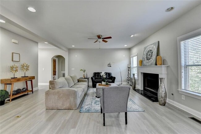 Building Photo - 4805 Shelbourne Dr