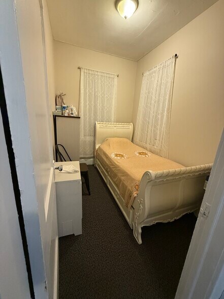 Building Photo - 93 Malcolm Ave