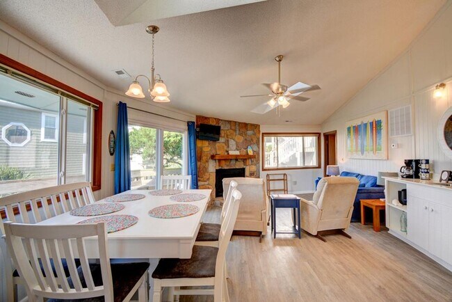 Building Photo - OFF SEASON RENTAL Topsail Island Furnished 2 Bedroom on the 2nd Row- Dog Friendly