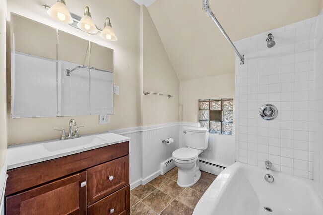 Building Photo - 1151 Monroe St