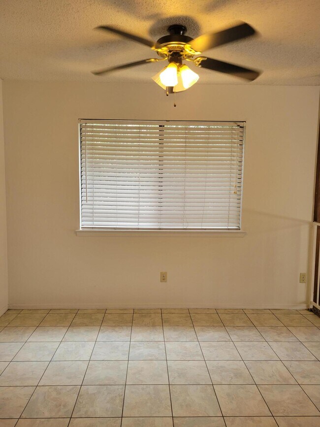 Building Photo - 7716 Iroquois Dr