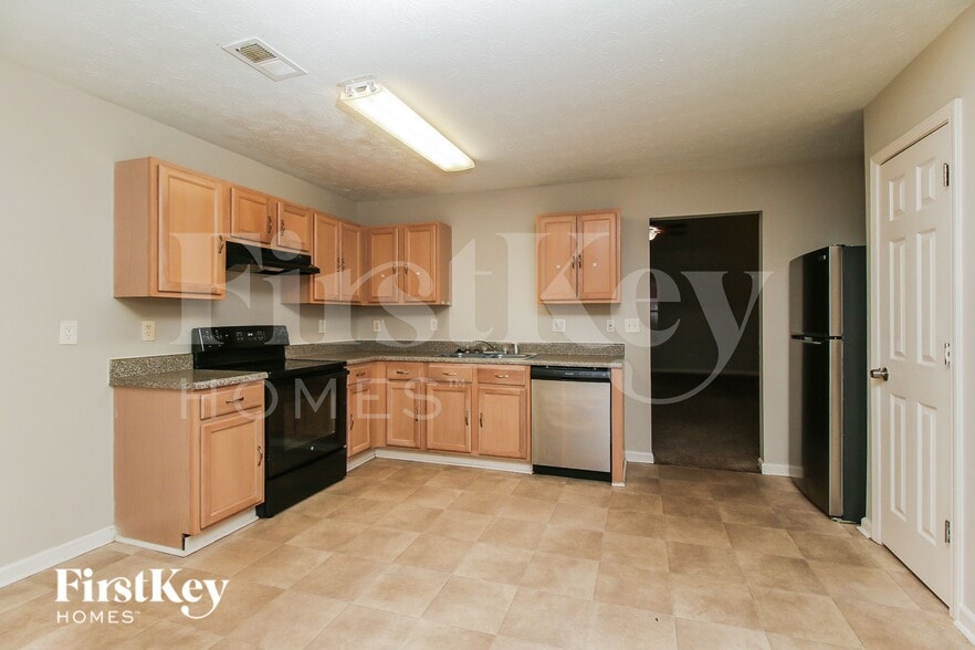 Building Photo - 7046 Setters Way