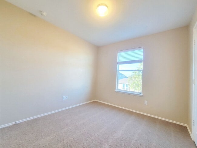 Building Photo - 1007 Ranchero Rd