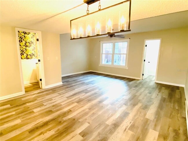 Building Photo - 148 Douglas Rd W