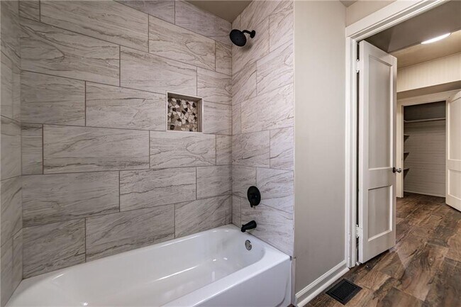 Building Photo - 1029 Katherwood Dr SW