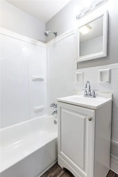 Building Photo - 2273 Pauline Ave