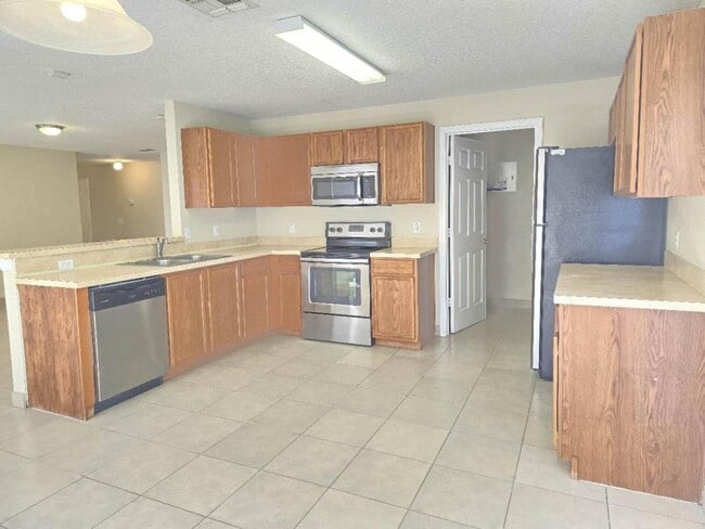 Building Photo - 618 Windrose Dr