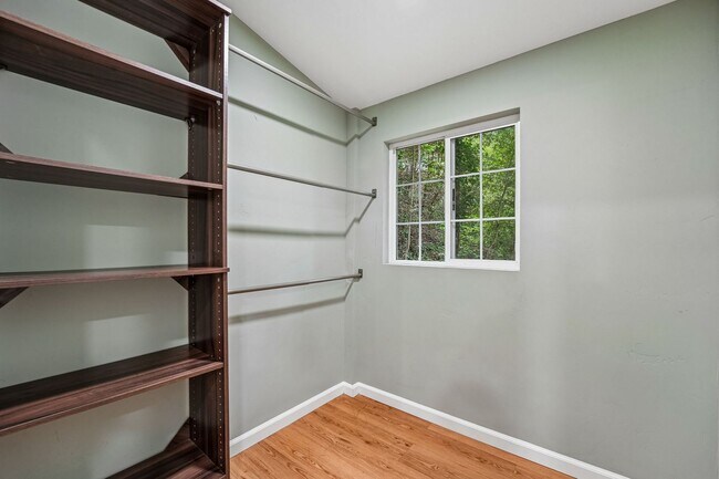 Building Photo - 21567 Starrett Hill Dr