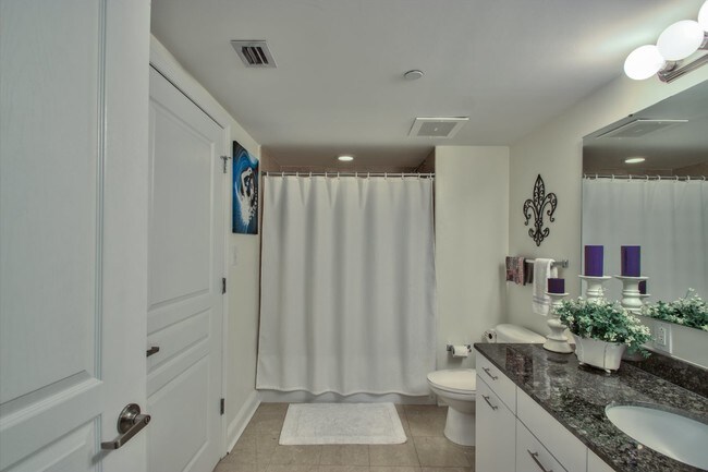 Building Photo - 300 S Duval St