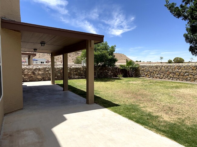 Building Photo - 1467 Senda Del Sol Ln