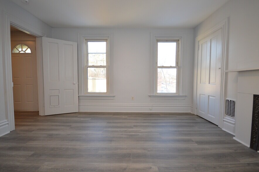 Building Photo - 113 Meade Ave