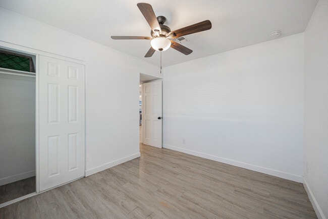 Building Photo - 719 N 12th Ave