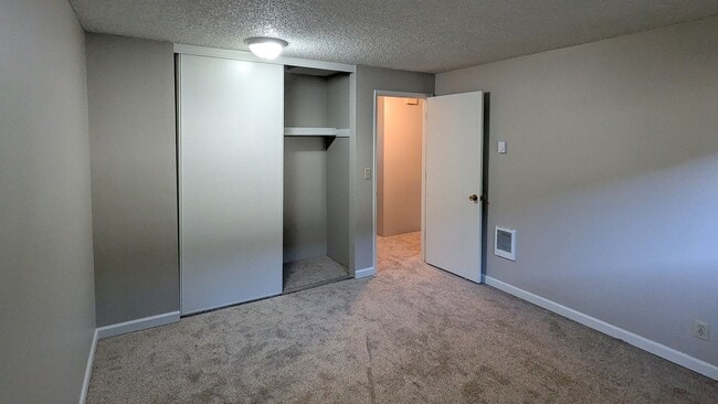 Building Photo - ANNETTE342-344