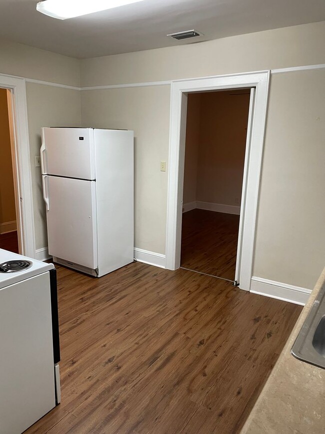Building Photo - 2 Bedroom Apartment - Statesville Downtown