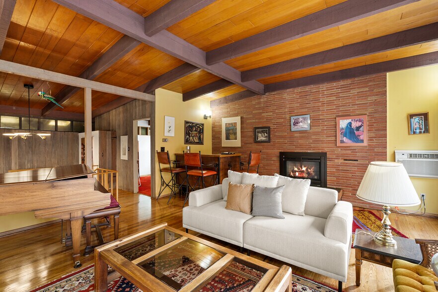 Building Photo - 6008 SW 21st Ave