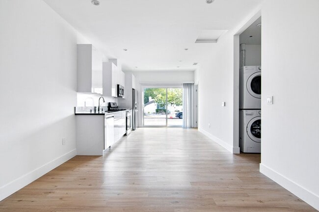 Building Photo - Modern 2 Bedroom ADU – Walk to CSUN! Prime Northridge Location
