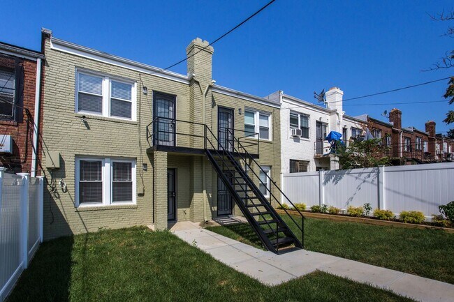 Building Photo - 851 19th St NE