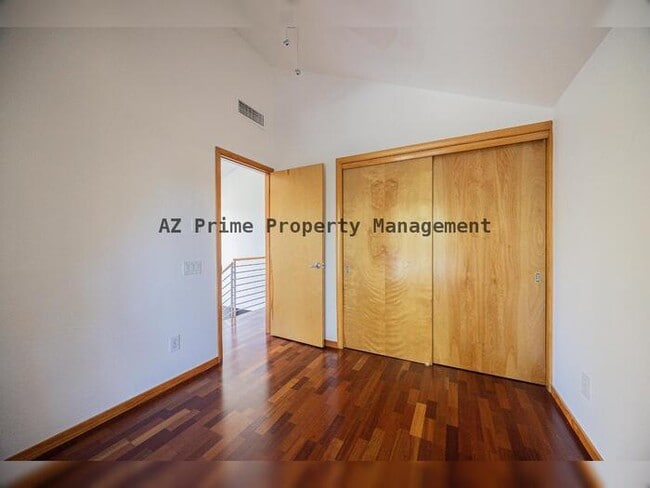 Building Photo - 7110 N 7th Ave