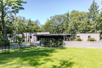 Building Photo - 70 Raybrook Dr