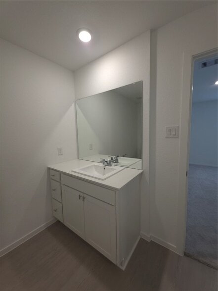 Building Photo - 26710 Sunrise Dr