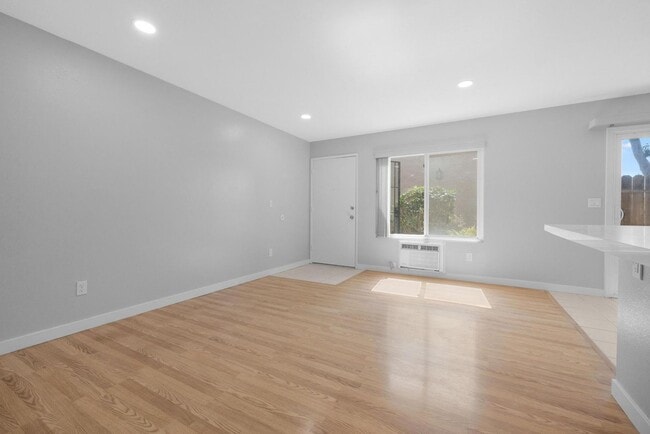 Building Photo - Modern 1BD Retreat with Dishwasher, Pool & Spa