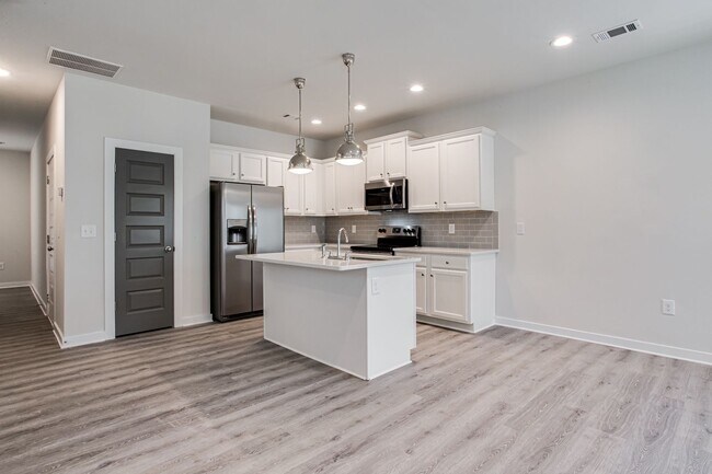 Building Photo - 715 W Vincent Dr