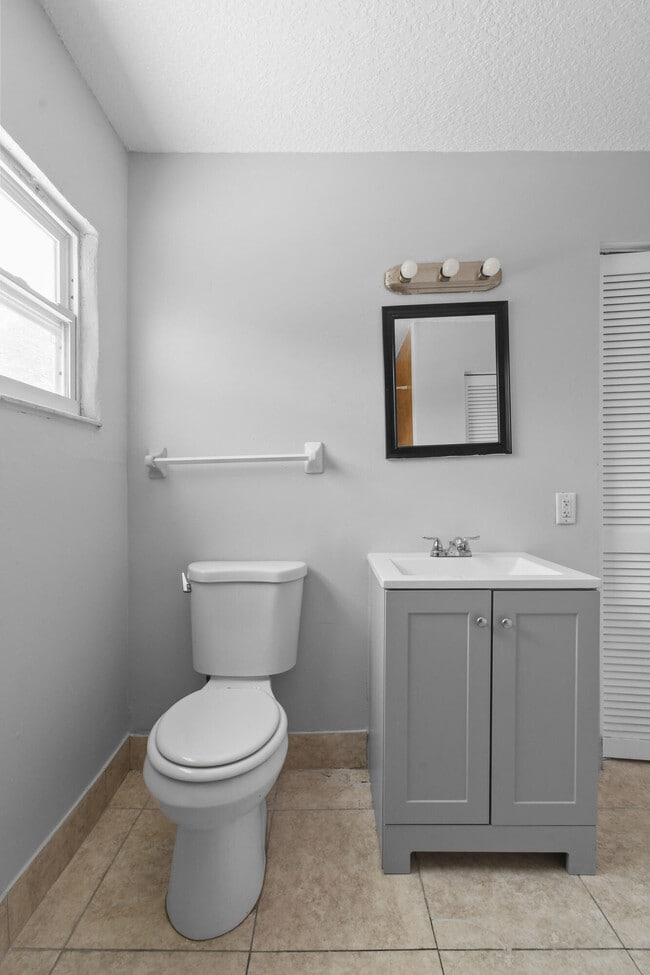 Building Photo - 3721 Henry Ave