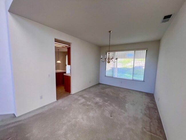 Building Photo - Large 4 bedroom Murrieta home with a loft ...