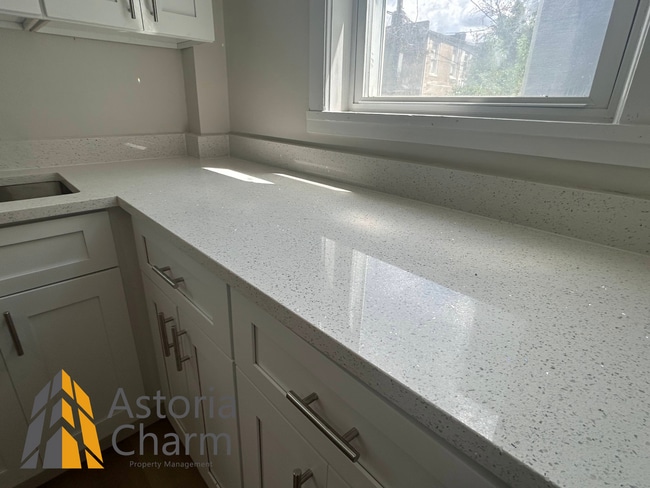 Building Photo - Stylishly Renovated 3 Bedroom Home