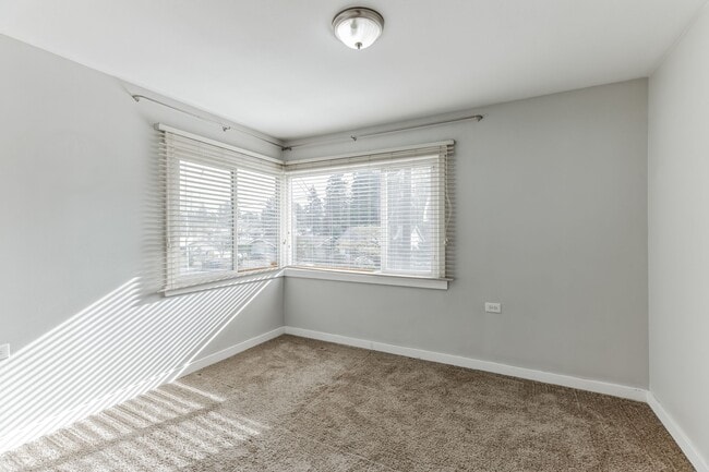 Building Photo - 10827 10th Ave SW