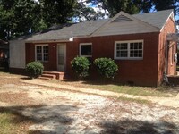 Building Photo - **AVAILABLE NOW**2 or 3 Bedroom / 1 Bathro...