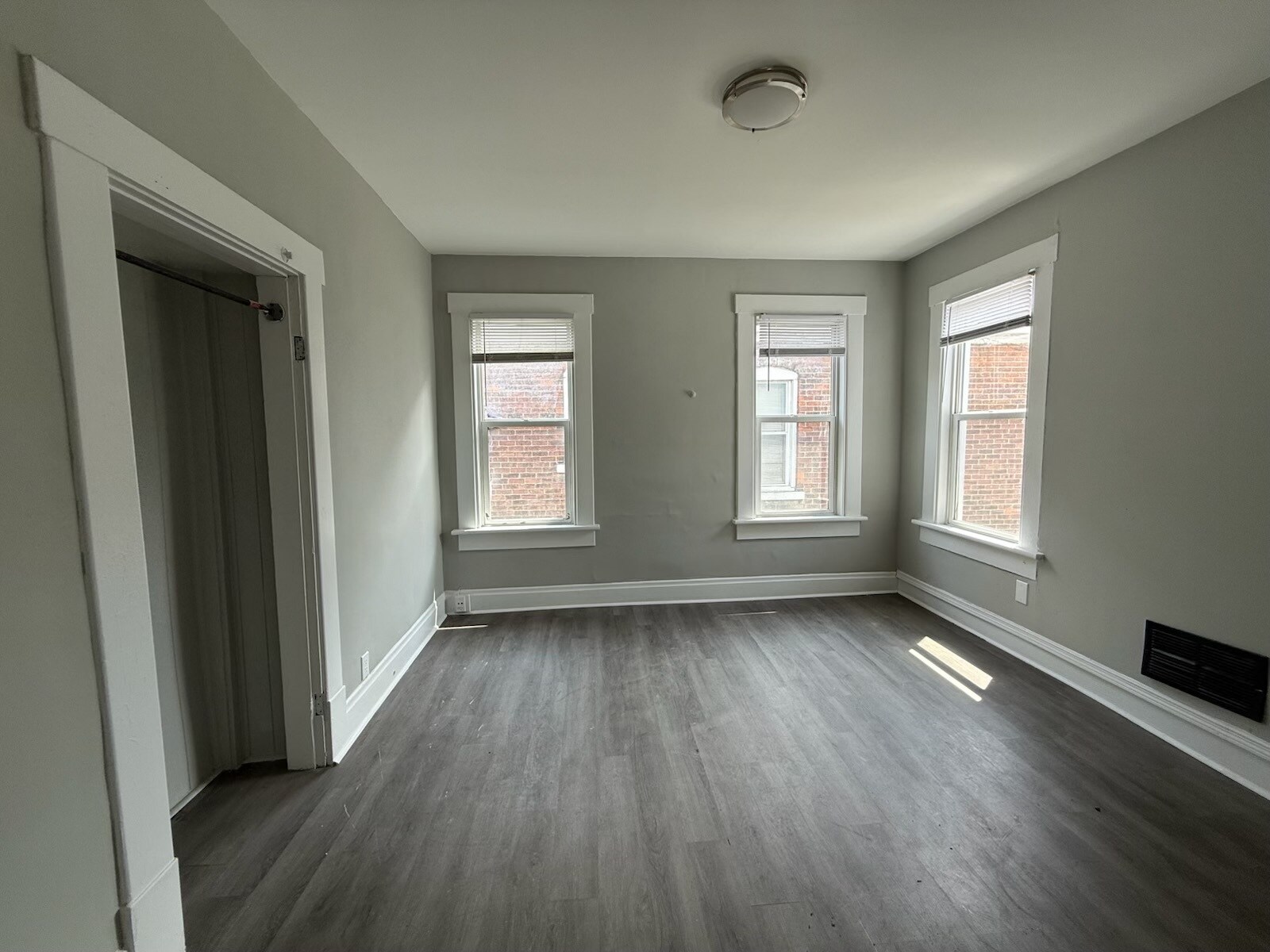 Building Photo - 358 Saint Clair Ave