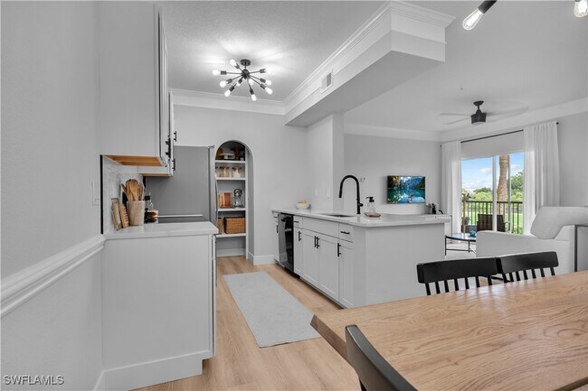 Building Photo - 11480 Villa Grand