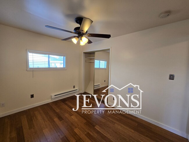 Building Photo - Move-in special: Get $500 off your first month’s rent!