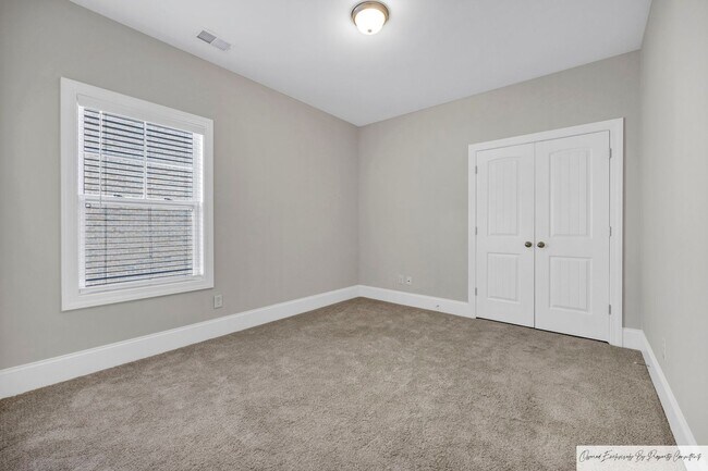 Building Photo - ONE STORY EXECUTIVE HOME READY FOR YOU IN REGATTA FOREST