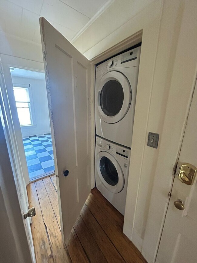 Building Photo - 149 N Union St